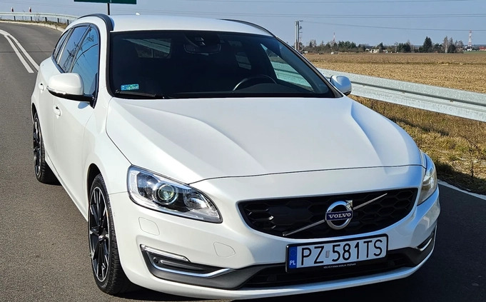 Volvo V60 cena 64900 przebieg: 135000, rok produkcji 2016 z Poznań małe 211